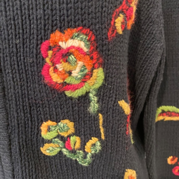 Northern Isles Zip-Up Knit Cardigan – Women’s M – Black with Rose Embroidery - Picture 4 of 10